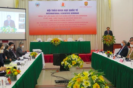 Các đại biểu tham gia phát biểu tại hội thảo.