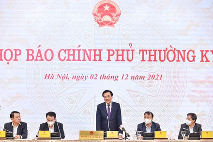 Bộ trưởng, Chủ nhiệm Văn phòng Chính phủ Trần Văn Sơn, Người phát ngôn của Chính phủ, chủ trì họp báo. (Ảnh: VGP)