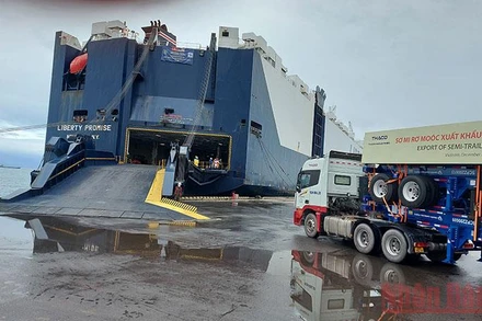 Xuất khẩu lô hàng sơ mi rơ moóc đầu tiên sang thị trường Mỹ.