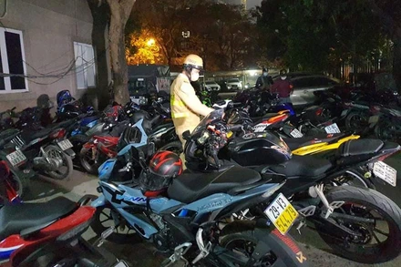 Các phương tiện tham gia tụ tập tại đường Võ Chí Công bị tạm giữ.