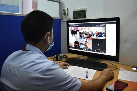 Phiên giao dịch việc làm trực tuyến tháng 10/2021 (Ảnh: Minh Duy).