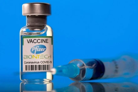 Vaccine ngừa Covid-19 của Pfizer-BioNTech. (Ảnh: Reuters)