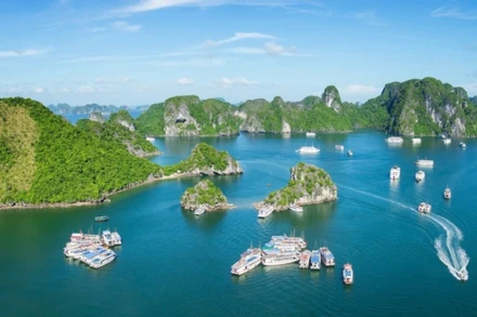 Vịnh Hạ Long - Di sản thiên nhiên thế giới.