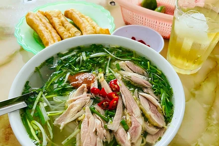 Món phở Việt Nam. 