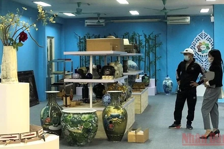 Một số sản phẩm thủ công mỹ nghệ ngành mây tre đan - sừng mỹ nghệ được trưng bày, giới thiệu tại triển lãm.