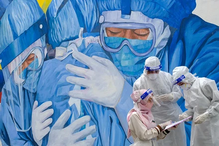 Nhìn lại 12 tháng đầy biến động qua hình ảnh