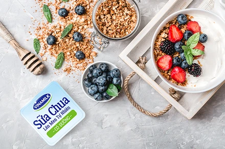 Sữa chua là bí quyết kiểm soát cân nặng và chăm sóc sắc đẹp của nhiều chị em. Ảnh: Vinamilk