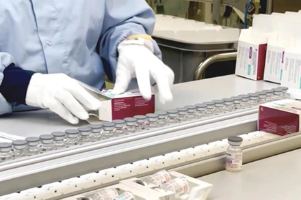 Dây chuyền sản xuất Evusheld. (Nguồn: TTXVN/AstraZeneca)