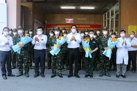 Bệnh viện Đa khoa TP Cần Thơ đón đoàn cán bộ, chiến sĩ Bênh viện Quân y 354 hỗ trợ điều trị bệnh nhân Covid-19.