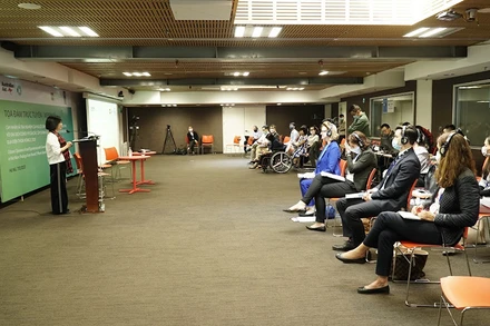 Các diễn giả tham gia tại buổi tọa đàm trực tuyến.