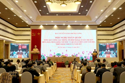 Đồng chí Nguyễn Trọng Nghĩa phát biểu tại Hội nghị.