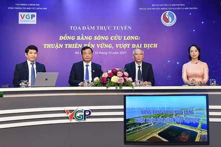 Các nhà quản lý, chuyên gia phân tích cụ thể về các mô hình chuyển đổi, những giải pháp căn cơ phát triển vùng đồng bằng sông Cửu Long thích ứng với biến đổi khí hậu. (Ảnh: VGP/Nhật Bắc)