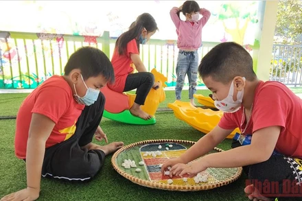 Mô hình “Ngôi nhà trí tuệ” tạo ra không gian, trau dồi văn hóa đọc, tình yêu quê hương đất nước cho các tầng lớp nhân dân.