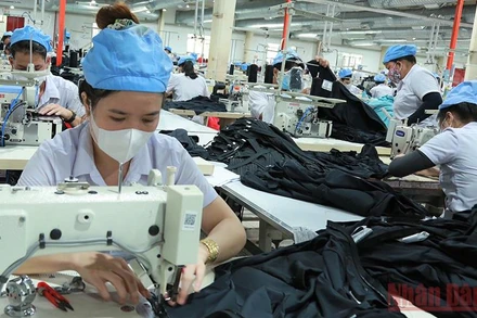 Sản xuất an toàn tại tmột công ty “ba tại chỗ” ở Đồng Nai (Ảnh minh họa: Thiên Vương).