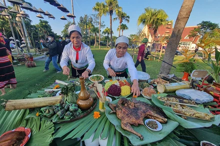 Một hoạt động tại Làng Văn hóa-Du lịch các dân tộc Việt Nam. (Ảnh: Khiếu Minh).