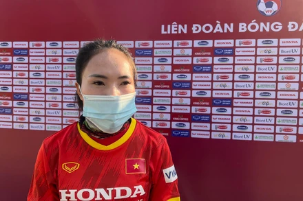 Phạm Thị Tươi trả lời phỏng vấn trong buổi tập chiều 2/12. (Ảnh: VFF)