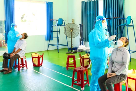 Người đến/về Quảng Ngãi từ các khu vực nguy cơ cao phải xét nghiệm SARS-CoV-2 bằng phương pháp RT-PCR. 