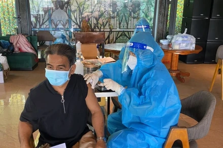 An Giang khẩn trương tiêm vaccine cho người từ 50 tuổi trở lên.