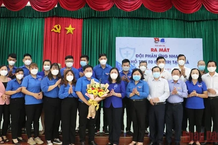 Ra mắt Đội phản ứng nhanh điều trị F0 tại nhà tỉnh Bến Tre. 