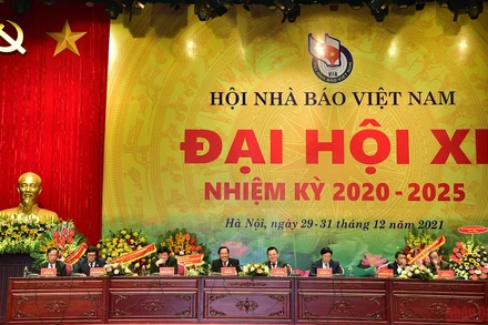 Đoàn chủ tịch điều hành Đại hội. (Ảnh: THÀNH ĐẠT)