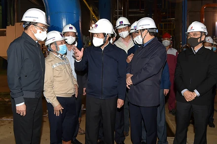 Phó Thủ tướng Lê Văn Thành kiểm tra dự án Nhiệt điện Thái Bình 2. Ảnh: VGP