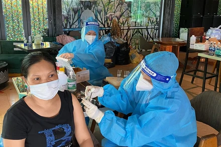 An Giang tiêm mũi 3 cho người đã tiêm các mũi vaccine trước đó.