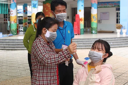 Hướng dẫn test nhanh Covid-19 miễn phí cho các tổ Covid cộng đồng ở các khu nhà trọ tại Bình Dương vào tháng 9/2021.