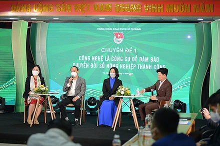 Đại diện các nhà quản lý, nhà khoa học, chuyên gia về chuyển đổi số, doanh nghiệp thành đạt chia sẻ kiến thức, kinh nghiệm kết nối cung – cầu trong nông nghiệp tại Diễn đàn. 