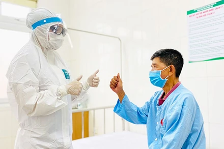 Bệnh nhân Covid-19 tại Trung tâm Bệnh nhiệt đới, Bệnh viện Hữu nghị đa khoa Nghệ An (Ảnh minh họa: Châu Thành) 