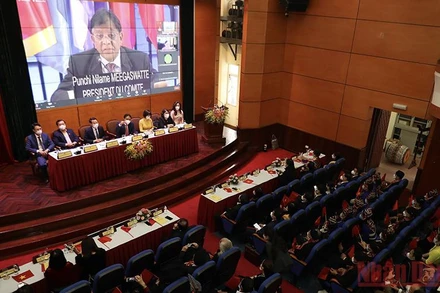 Đại diện Bộ Văn hóa, Thể thao và Du lịch tham dự phiên họp của UNESCO ghi danh Nghệ thuật Xòe Thái Việt Nam. (Ảnh: Hà Nam)