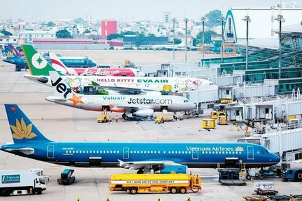 Việc nối lại đường bay thương mại quốc tế thường lệ tới các địa bàn có hệ số an toàn cao, bảo đảm nguyên tắc thích ứng an toàn, linh hoạt, kiểm soát hiệu quả dịch Covid-19. (Ảnh minh họa: Chinhphu.vn).