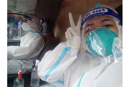 Với bác sĩ Nguyễn Đặng Phương Ngọc, tình người trước lằn ranh sinh tử thật cao quý, vậy nên giúp đỡ người khác cũng chính là giúp bản thân mình.