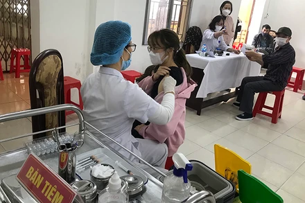 Tiêm vaccine phòng Covid-19 tại thành phố Hải Dương.