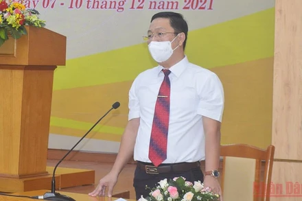 Giám đốc Sở Xây dựng tỉnh Quảng Ngãi Nguyễn Công Hoàng lý giải đáp nguyên nhân ngập úng. (Ảnh: HIỂN CỪ)