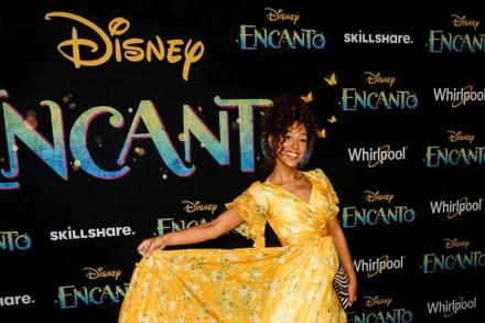 Diễn viên Adassa trong buổi ra mắt phim Encanto tại Los Angeles ngày 3/11. (Ảnh: Reuters)