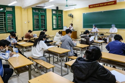 Việc trở lại trường của học sinh ở nhiều tỉnh, thành phố vẫn trong tình trạng lúc đóng, lúc mở. (Ảnh: TTXVN)