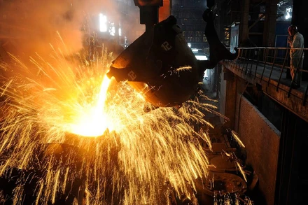 Công đoạn sản xuất tại một nhà máy thép ở Trung Quốc. (Ảnh: Reuters)