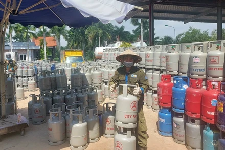 Giá gas bán lẻ tại TP Hồ Chí Minh bắt đầu “hạ nhiệt” sau 6 lần tăng liên tiếp.