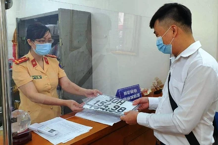 Cục Cảnh sát giao thông khuyến cáo người dân làm thủ tục đăng ký xe trực tuyến.