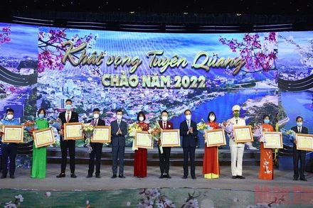 Vinh danh 10 Công dân Tuyên Quang tiêu biểu năm 2021.