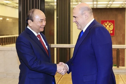 Chủ tịch nước Nguyễn Xuân Phúc hội kiến Thủ tướng Liên bang Nga Mikhail Vladimirovich Mishustin. (Ảnh: TTXVN)