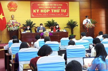 Kỳ họp thứ tư khóa X của Hội đồng nhân dân tỉnh Cà Mau thông qua 28 nghị quyết quan trọng phục vụ phát triển kinh tế-xã hội.