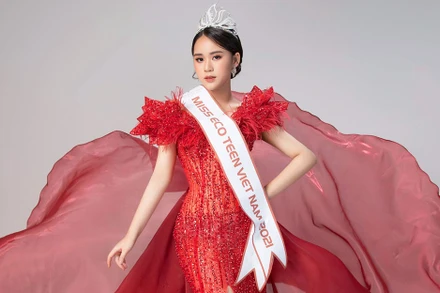 Trang phục dạ hội của Bella Vũ Huyền Diệu. (Ảnh: Ban Tổ chức cung cấp)