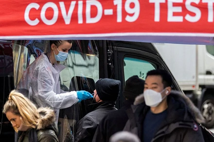 Xét nghiệm Covid-19 lưu động tại Manhattan, New York, Mỹ, tháng 12/2021. (Ảnh: Reuters)
