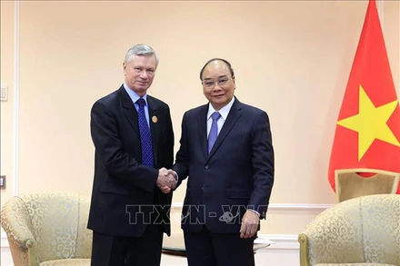 Chủ tịch nước Nguyễn Xuân Phúc và ông Vladimir Buyanov, Chủ tịch Hội Hữu nghị Nga-Việt. (Ảnh: TTXVN)