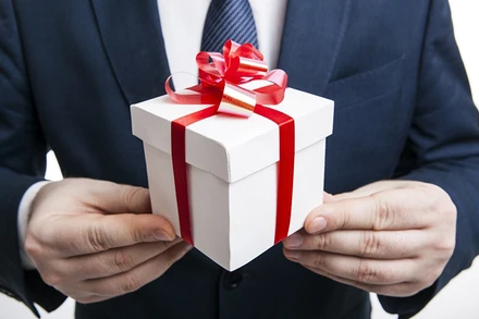 Hà Nội nghiêm cấm tặng qùa cho cấp trên dưới mọi hình thức. (Ảnh: internet)