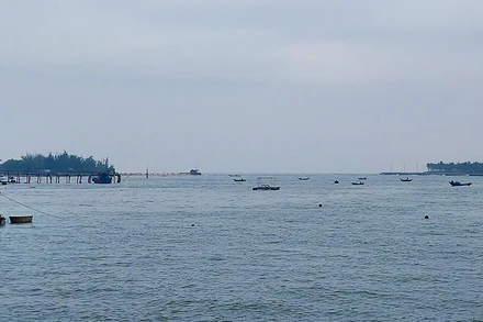 Nạo vét, nâng cao khả năng thoát lũ cửa Nhật Lệ là giải pháp khả thi nhất để thoát lũ nhanh cho vùng phía nam Quảng Bình.