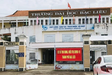 Hiện nay, hầu hết các trường học tại Bạc Liêu đều được sử dụng làm điểm thu dung, điều trị bệnh nhân Covid-19. (Ảnh: TRỌNG DUY)