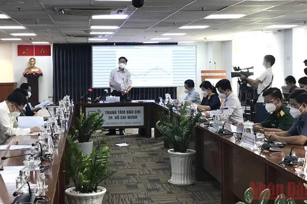 Toàn cảnh buổi họp báo.