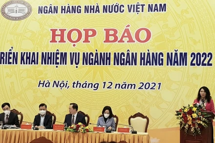 Vụ trưởng Truyền thông Ngân hàng Nhà nước Lê Thị Thúy Sen phát biểu tại họp báo.